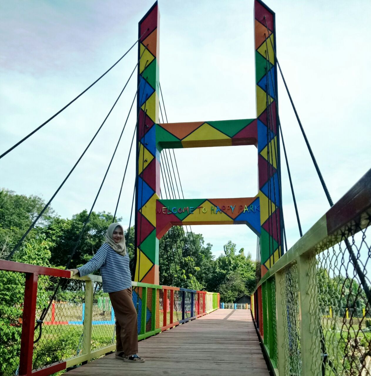 Jembatan Bahagia, Setiap Orang yang Lewat Pasti Bahagia