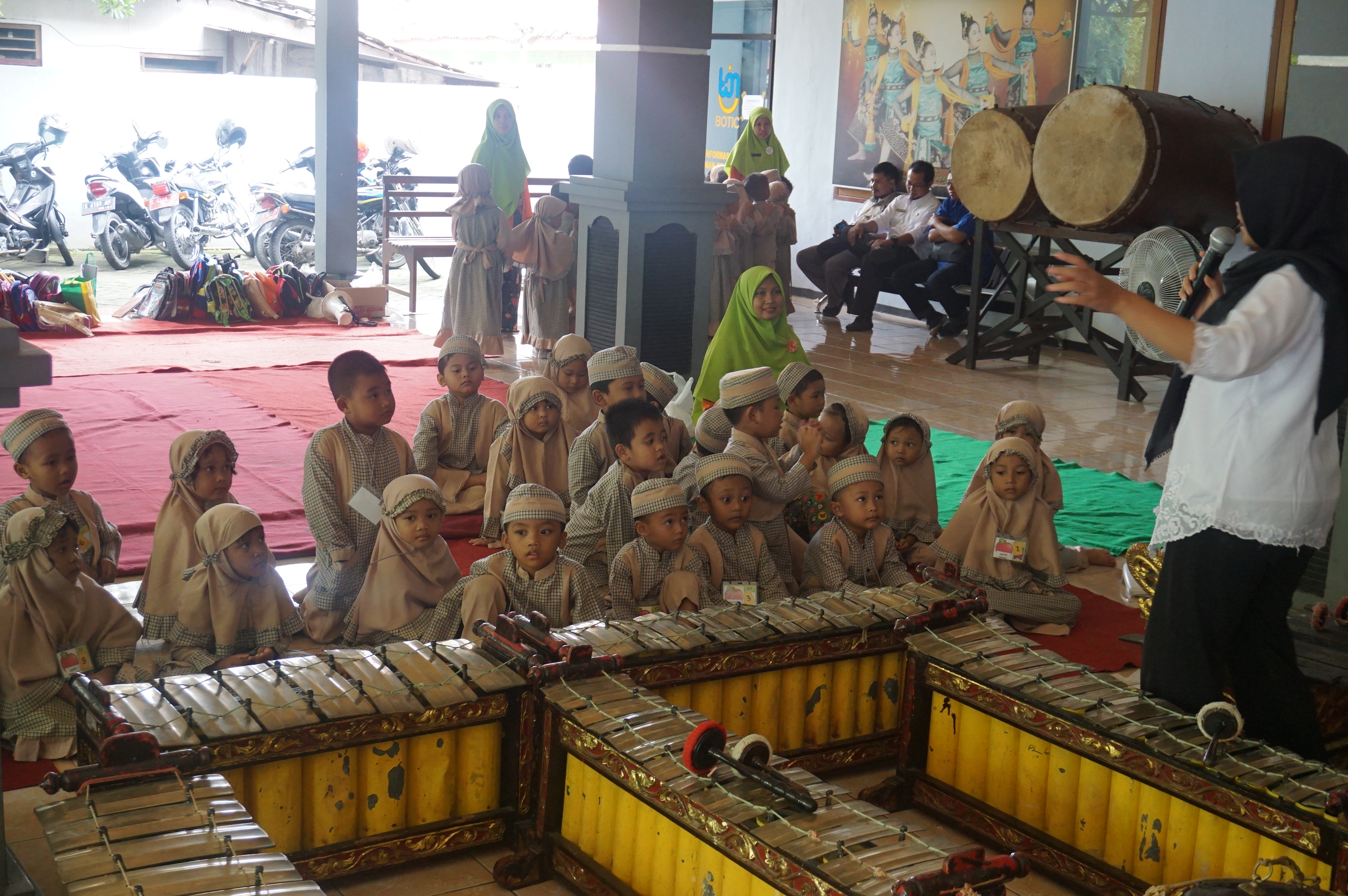Kantor Disbudpar Bojonegoro Diserbu Rombongan Anak-anak