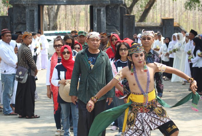 Suro, Disbudpar Gelar Ruwatan Massal di Kayangan Api