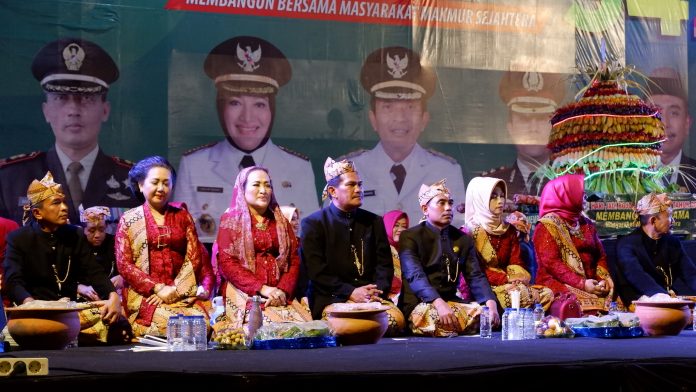 Jutaan Masyarakat Tumpah Ruah Meriahkan Grebeg Berkah Bojonegoro