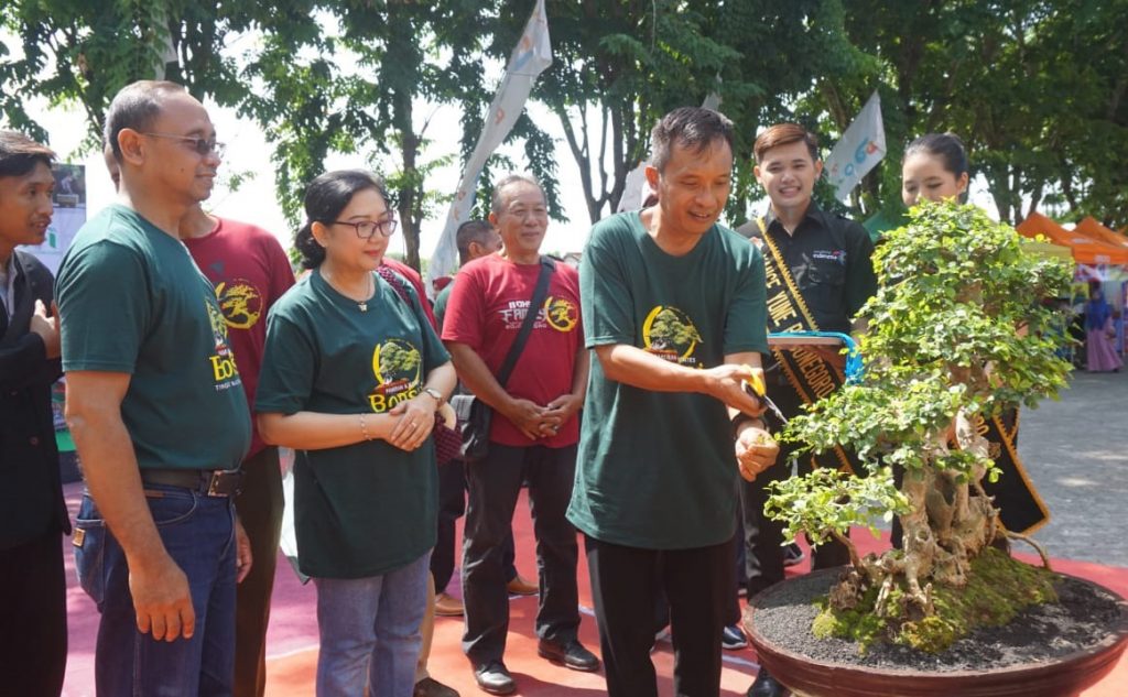 Wabub Bojonegoro Buka Pameran dan Kontes Seni Bonsai Tingkat Nasional 2019