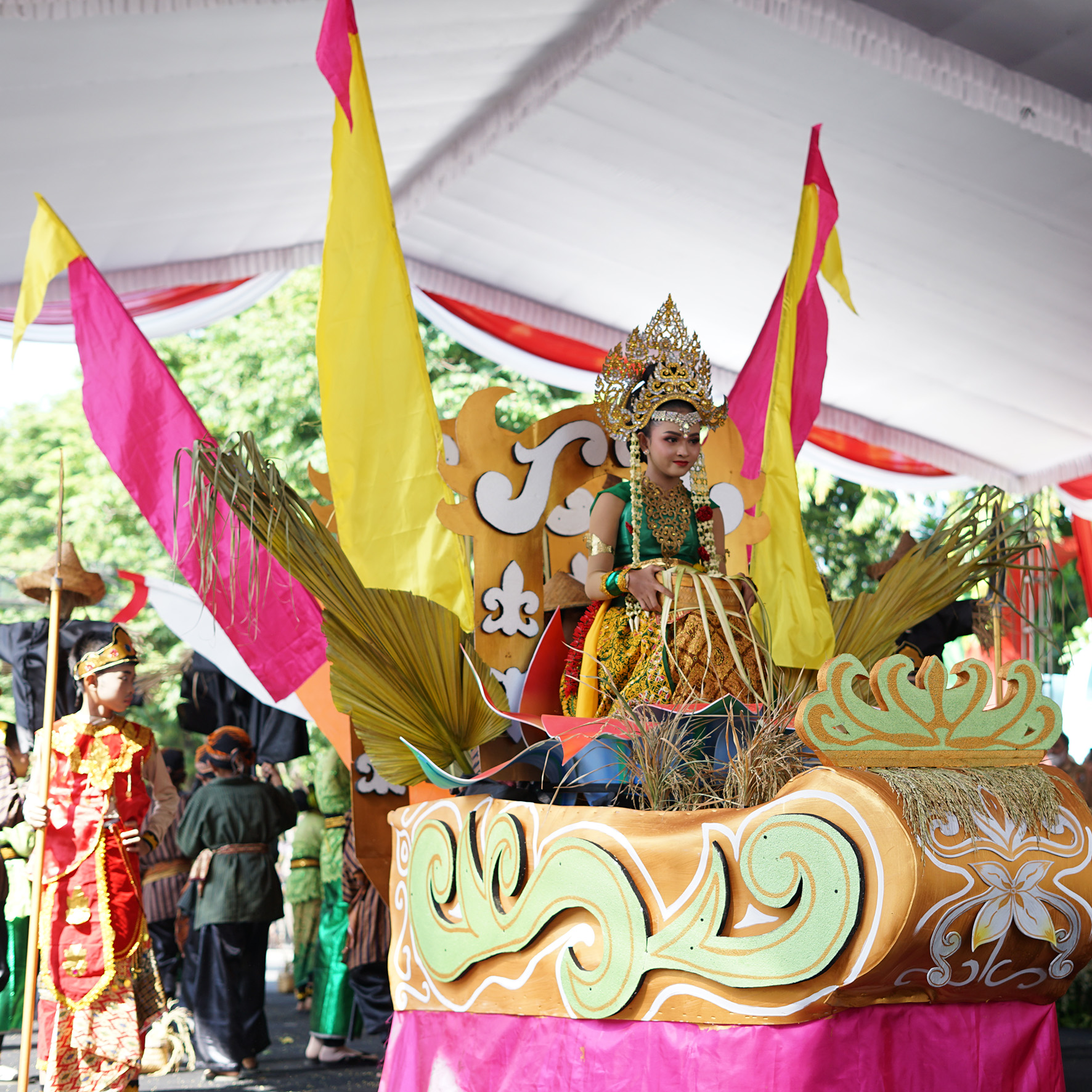 PENUH KECERIAAN, PAWAI BUDAYA HARI KEDUA DI BOJONEGORO BERLANGSUNG MERIAH