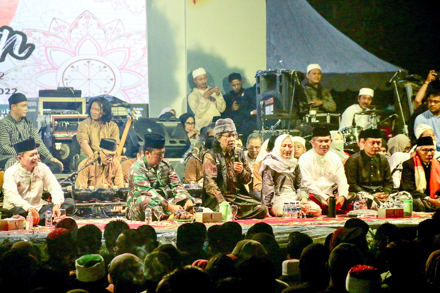 RINTIK HUJAN TAK JADI PENGHAMBAT BERBAGI ILMU DAN KEGEMBIRAAN